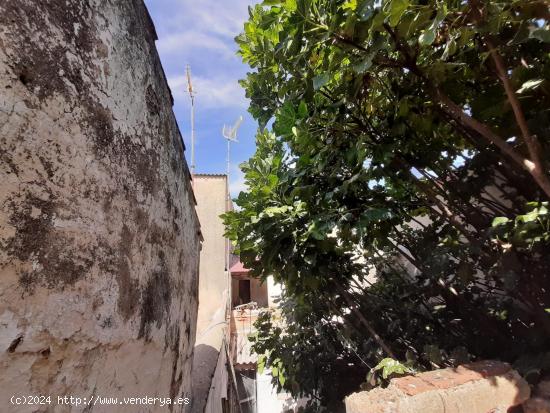 Casa con patio para reformar, en Casar de Cáceres - CACERES