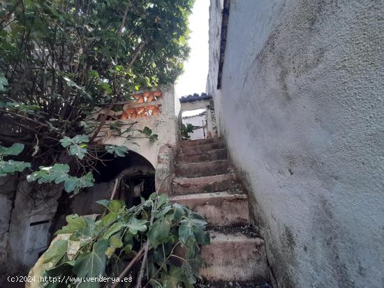 Casa con patio para reformar, en Casar de Cáceres - CACERES