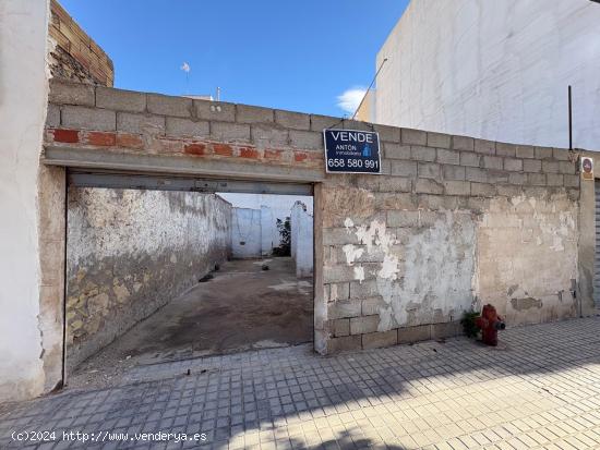 SOLAR CON POSIBILIDAD DE VIVIENDA UNIFAMILIAR O CONSTRUIR EDIFICIO - ALICANTE