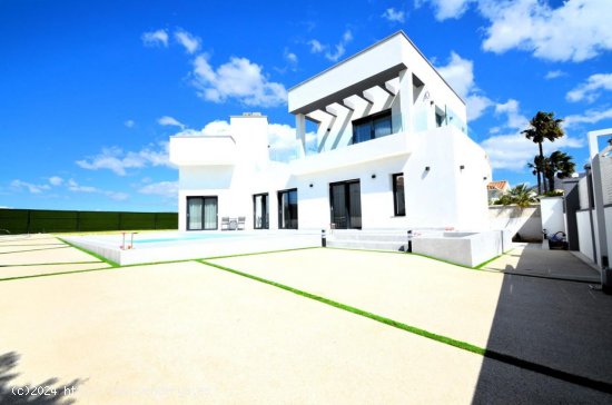  Villa en venta en Estepona (Málaga) 