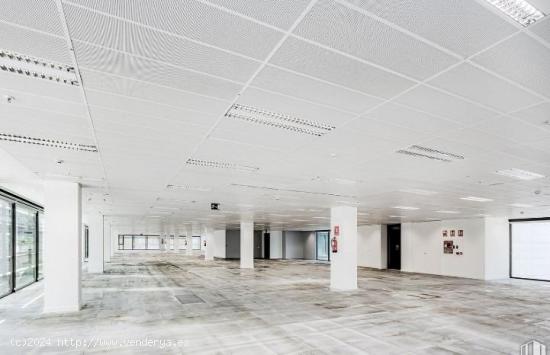 Oficina de 660m2 ubicado en Calle Jacinto Benavente, Las Rozas, Madrid - MADRID