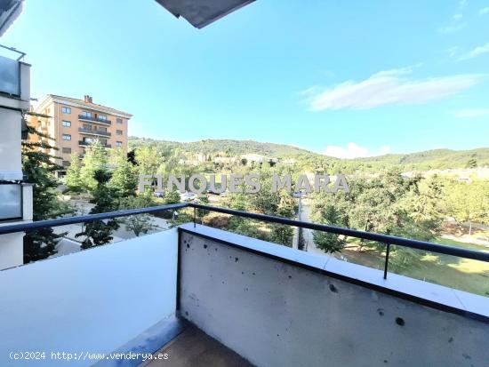 ¡¡¡LINDO PISO CON HERMOSAS VISTAS Y ASCENSOR EN MARIANAO!!! - BARCELONA