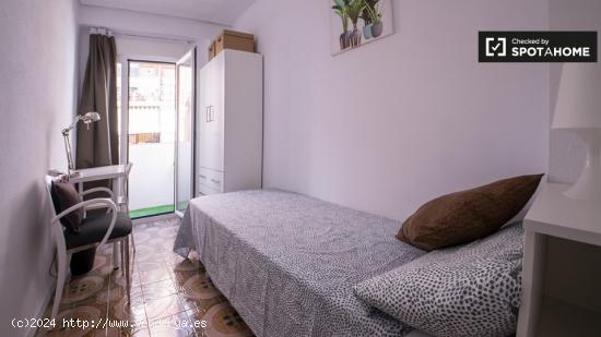 Habitaciones en alquiler en apartamento de 4 dormitorios en Valencia. - VALENCIA