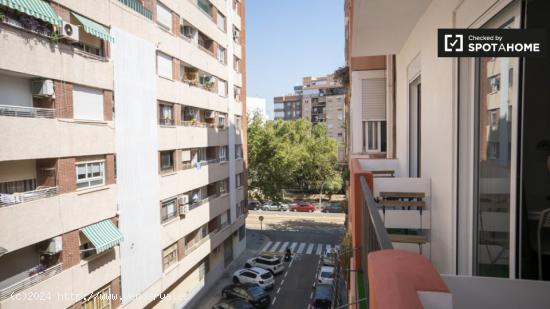 Habitaciones en alquiler en apartamento de 4 dormitorios en Valencia. - VALENCIA