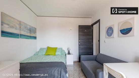 Se alquila habitación en piso de 5 habitaciones en Benicalap - VALENCIA