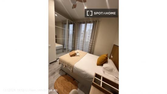 Habitación en piso compartido en barcelona. - BARCELONA