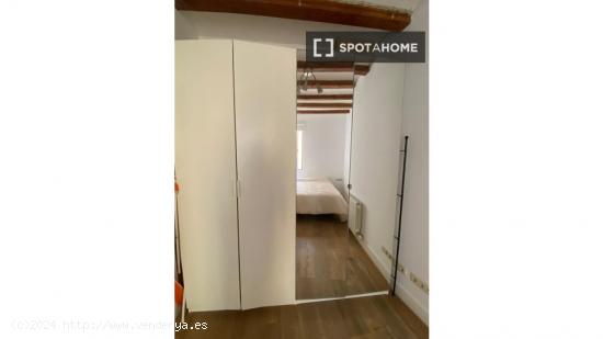 Habitación en piso compartido en barcelona. - BARCELONA