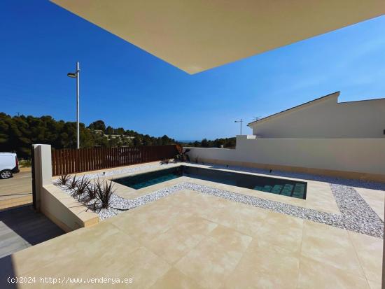 FANTASICA VILLA DE OBRA NUEVA EN ZONAS MUY VERDE EN  FINESTRAT CON PISCINA PROPIA - ALICANTE