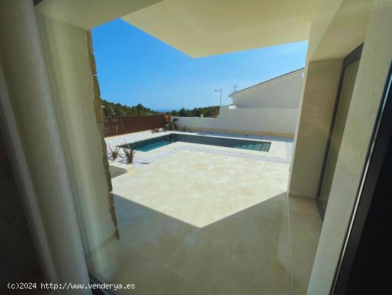 FANTASICA VILLA DE OBRA NUEVA EN ZONAS MUY VERDE EN  FINESTRAT CON PISCINA PROPIA - ALICANTE