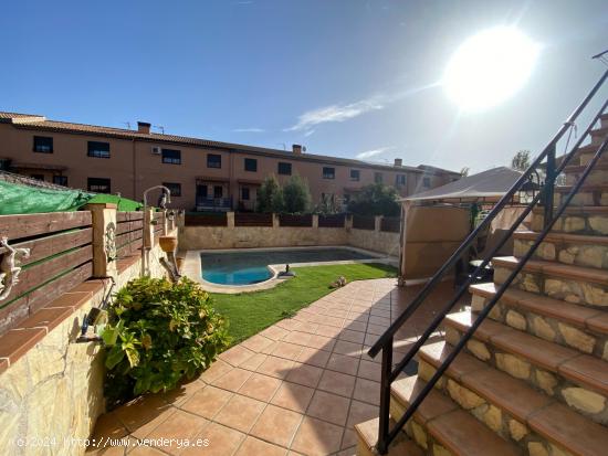 chalet adosado con piscina listo para entrar a vivir en la tranquila zona de Ugena - TOLEDO