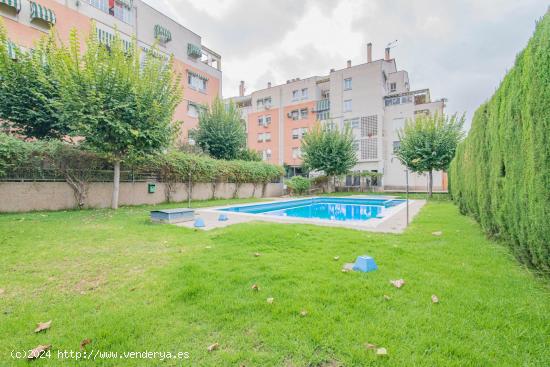 Amplio piso de 4 habitaciones con terraza y en Residencial con piscina en Parque Nueva Granada - GRA