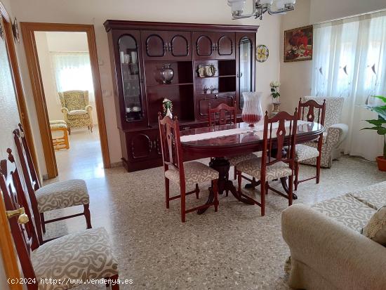 VIVIENDA DE 3 DORMITORIOS SEMIREFORMADA, CON PATIO - ALBACETE