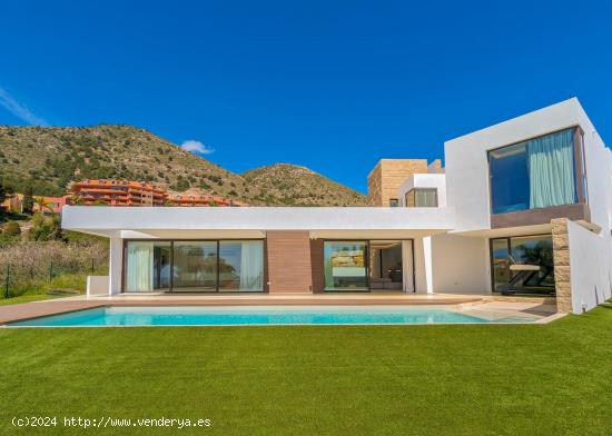 VENTA VILLA DE LUJO EN CAPELLANIA BENALMADENA - MALAGA