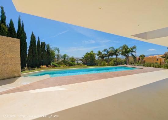 VENTA VILLA DE LUJO EN CAPELLANIA BENALMADENA - MALAGA