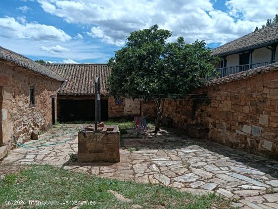 Dos Casas en Castrillo de los Polvazares, León - LEON