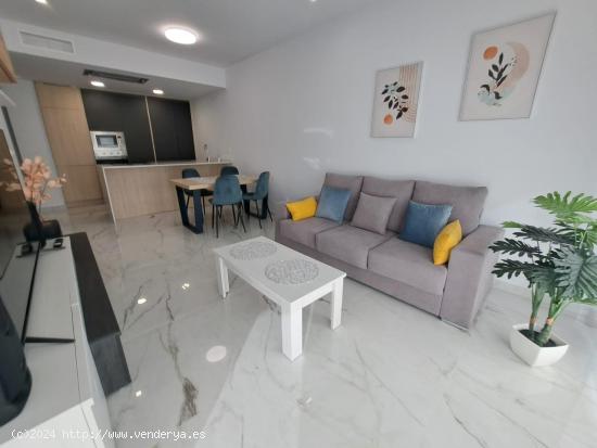 Seminuevo apartamento con 2 dormitorios - ALICANTE