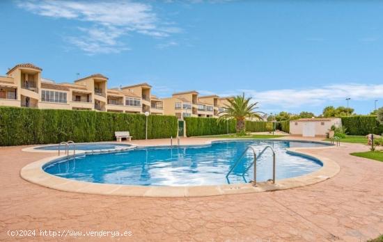 ¡Oportunidad! ¡Se vende bonito apartamento en Punta Prima! - ALICANTE