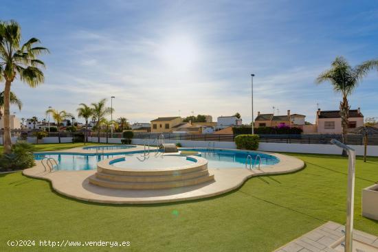 CHALET ADOSADO 2 DORMITORIOS 2 BAÑOS EN TORREVIEJA ( AGUAS NUEVOS) ALICANTE. - ALICANTE