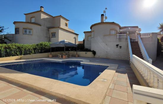 Chalet en alquiler con piscina privada en Castalla - ALICANTE