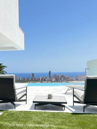 VILLA DE LUJO DE OBRA NUEVA EN FINESTRAT CON VISTAS AL MAR - ALICANTE