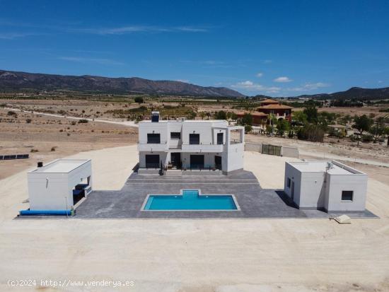 VILLAS DE OBRA NUEVA EN PINOSO - ALICANTE