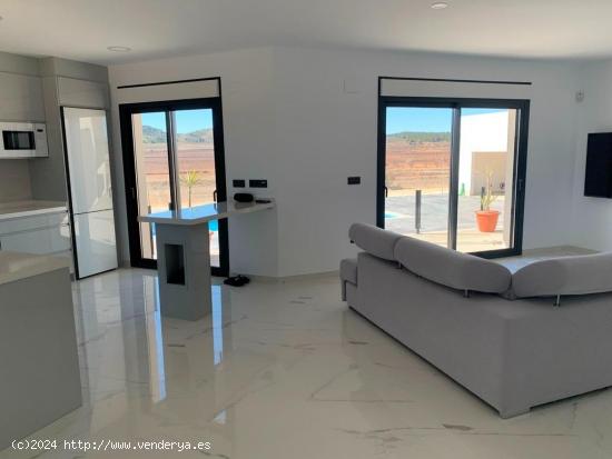 VILLAS DE OBRA NUEVA EN PINOSO - ALICANTE