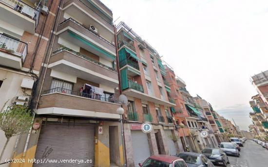 Se vende piso OKUPADO en Badalona (Barcelona) - BARCELONA