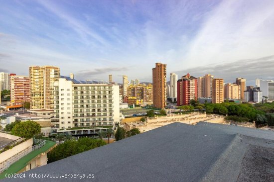 Exclusivo piso familiar en el centro de Benidorm: espacio y comodidad en una ubicación privilegiada