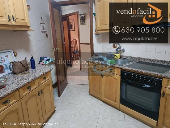 SE VENDE PISO BAJO EN LA RODA CON GARAJE Y TRASTERO Y 3 DORMITORIOS POR 72000€