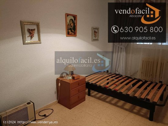 SE VENDE PISO BAJO EN LA RODA CON GARAJE Y TRASTERO Y 3 DORMITORIOS POR 72000€