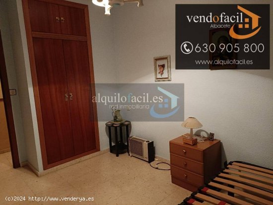 SE VENDE PISO BAJO EN LA RODA CON GARAJE Y TRASTERO Y 3 DORMITORIOS POR 72000€