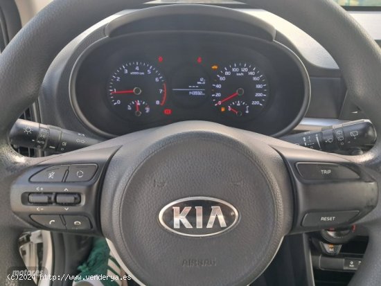 Kia Picanto 1.0i 68CV de 2019 con 140.000 Km por 7.475 EUR. en Madrid