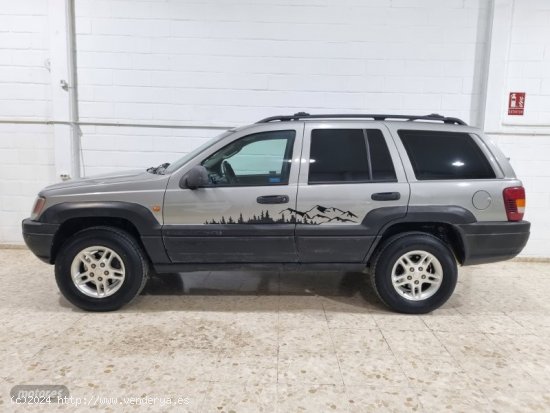 Jeep Grand Cherokee 2.7 crdi laredo de 2002 con 250.000 Km por 5.800 EUR. en Sevilla