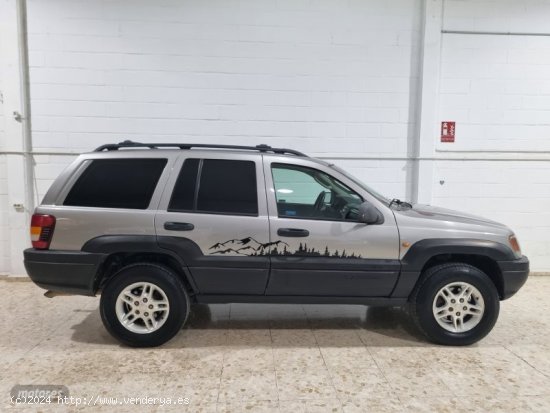 Jeep Grand Cherokee 2.7 crdi laredo de 2002 con 250.000 Km por 5.800 EUR. en Sevilla