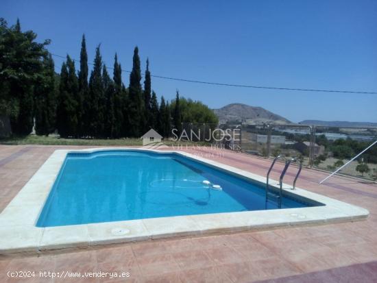 SE VENDE  CHALET EN BUENA ZONA DE HONDÓN DE LAS NIEVES. - ALICANTE