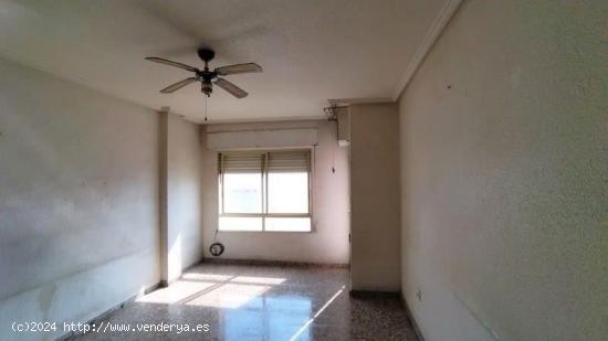 SE VENDE  PISO/MUY BUENA ZONA/15 MINUTOS  DE  ALICANTE - ALICANTE