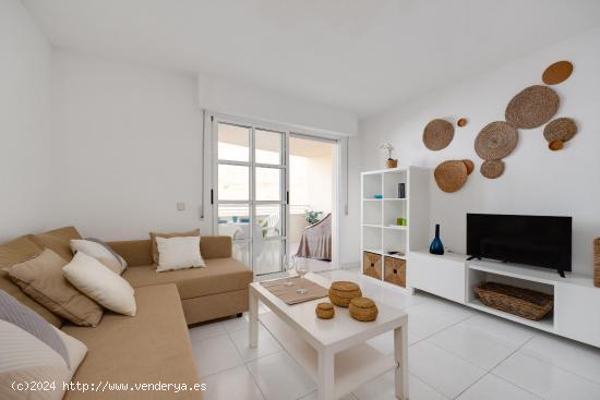 A TAN SOLO 20 M. DEL MAR!!!! SE VENDE BONITO APARTAMENTO EN LA PLAYA DE LOS LOCOS!!!! - ALICANTE