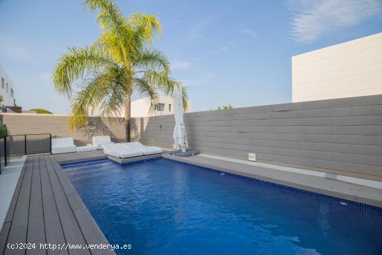 Chalet pareado con segunda vivienda en planta baja en el Vedat ,Torrent, Valencia - VALENCIA