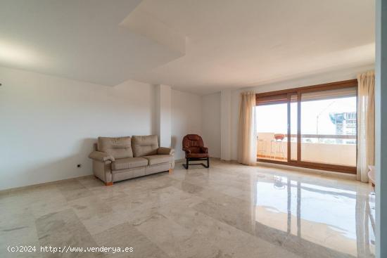 APARTAMENTO DE LUJO CON GARAJE CERCA DEL MAR EN LA ENTRADA DE TORREVIEJA - ALICANTE