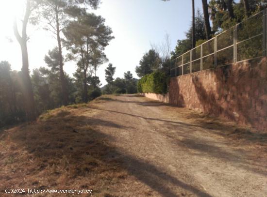 Espectacular terreno que da a dos calles, en Corbera de Llobregat, cerca Hotel Can Fisa. - BARCELONA