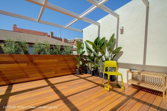 Ático reformado de tres habitaciones con terraza. - ALICANTE