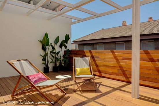 Ático reformado de tres habitaciones con terraza. - ALICANTE