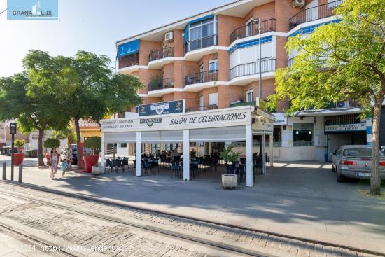  Venta por jubilación, de local + cafetería + restaurante en Armilla, frente a la parada del Metro. 