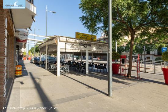 Venta por jubilación, de local + cafetería + restaurante en Armilla, frente a la parada del Metro.