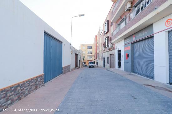 TU LOCAL EN ZONA TORRECÁRDENAS. AMPLIO ESPACIO PARA TU NEGOCIO. - ALMERIA