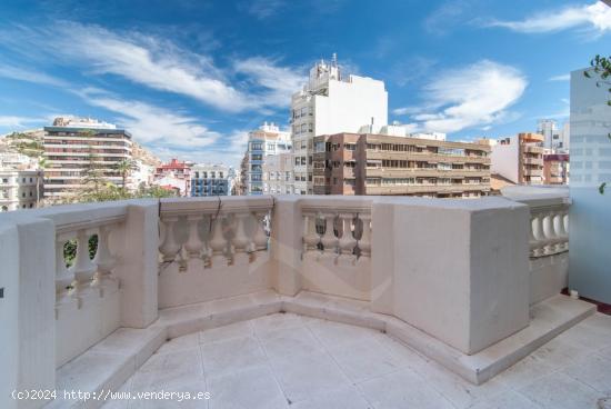 ÁTICO ABUHARDILLADO EN PLENO CENTRO CON IMPRESIONANTES VISTAS CON ASCENSOR - ALICANTE