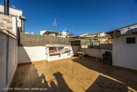 JTO. C/FORMENTERA: CASA CON ENCANTO COMPUESTA DE GRAN LOCAL Y FACHADA 7m. - BARCELONA