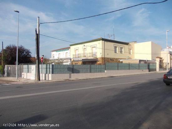  CHALET CON PARCELA EN URBANIZACIÓN GUADIANA - ZONA VIVERO - BADAJOZ 