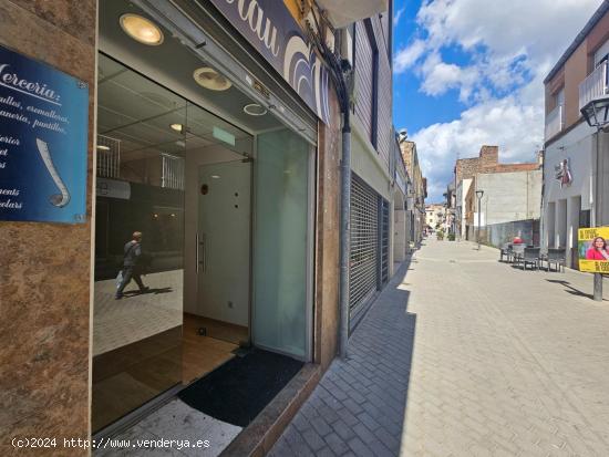 SANT CELONI (CENTRO): GRAN LOCAL EN ALQUILER O VENTA EN PLENO CENTRO CON PATIO Y TRASTERO - BARCELON