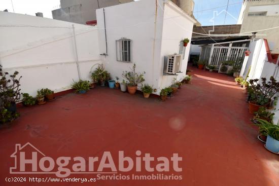 AMPLIA Y LUMINOSA CASA CON TERRAZA, GARAJE Y TRASTERO - CASTELLON